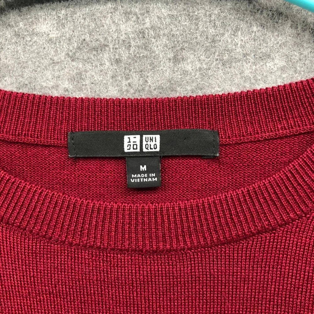 Uniqlo Extra Fine Merino Crew Neck Sweater Mens Medium Red Wool Knit Casual Top